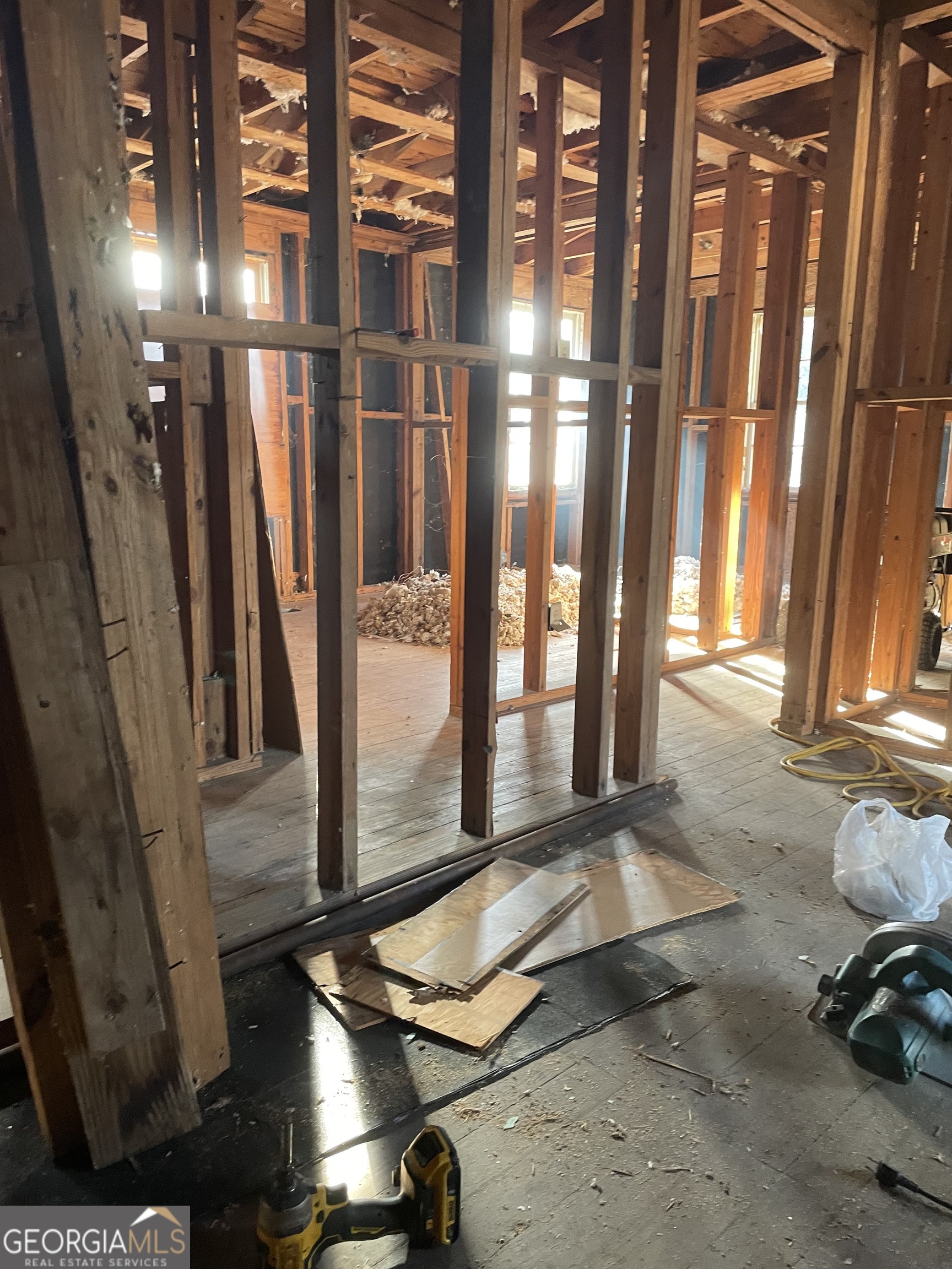 2125-2127 Neal Avenue Macon, GA 31204 - Photo 5 of 6 a view of a room with gym equipment