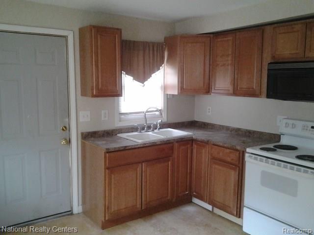 6622 Harding Street Taylor, MI 48180 - Photo 6 of 13 Updated Kitchen