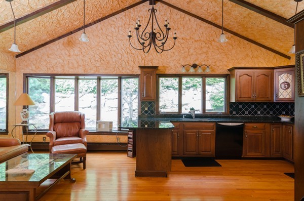 101 Gardiner Road Quincy, MA 02169 - Photo 4 of 18 Gallery Image 4