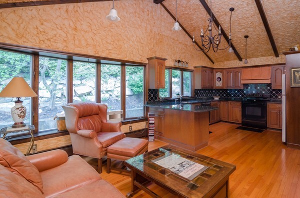 101 Gardiner Road Quincy, MA 02169 - Photo 5 of 18 Gallery Image 5