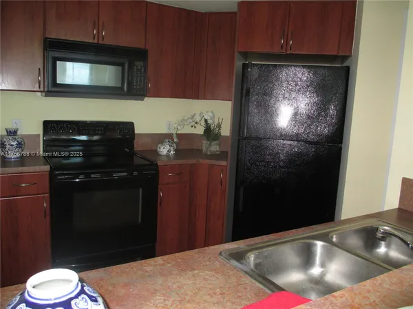 $3,850 | 9201 Collins Avenue, Unit 1021, Surfside, FL 33154