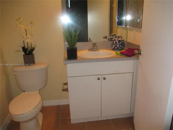 $3,850 | 9201 Collins Avenue, Unit 1021, Surfside, FL 33154