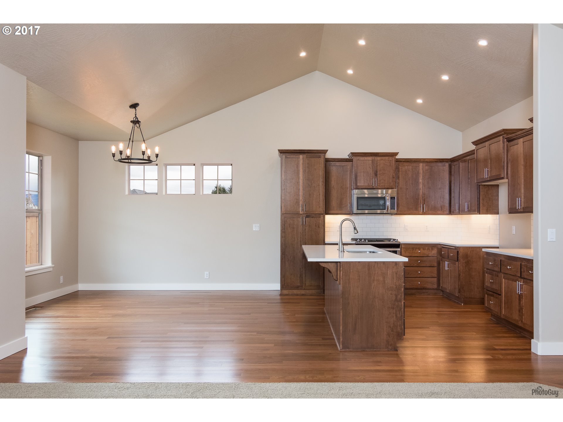 3917 Osage Street Springfield, OR 97478 - Photo 9 of 29