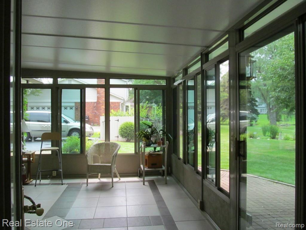 235 Shagbark Drive Rochester, MI 48309 - Photo 18 of 38 IMG_0567.jpg