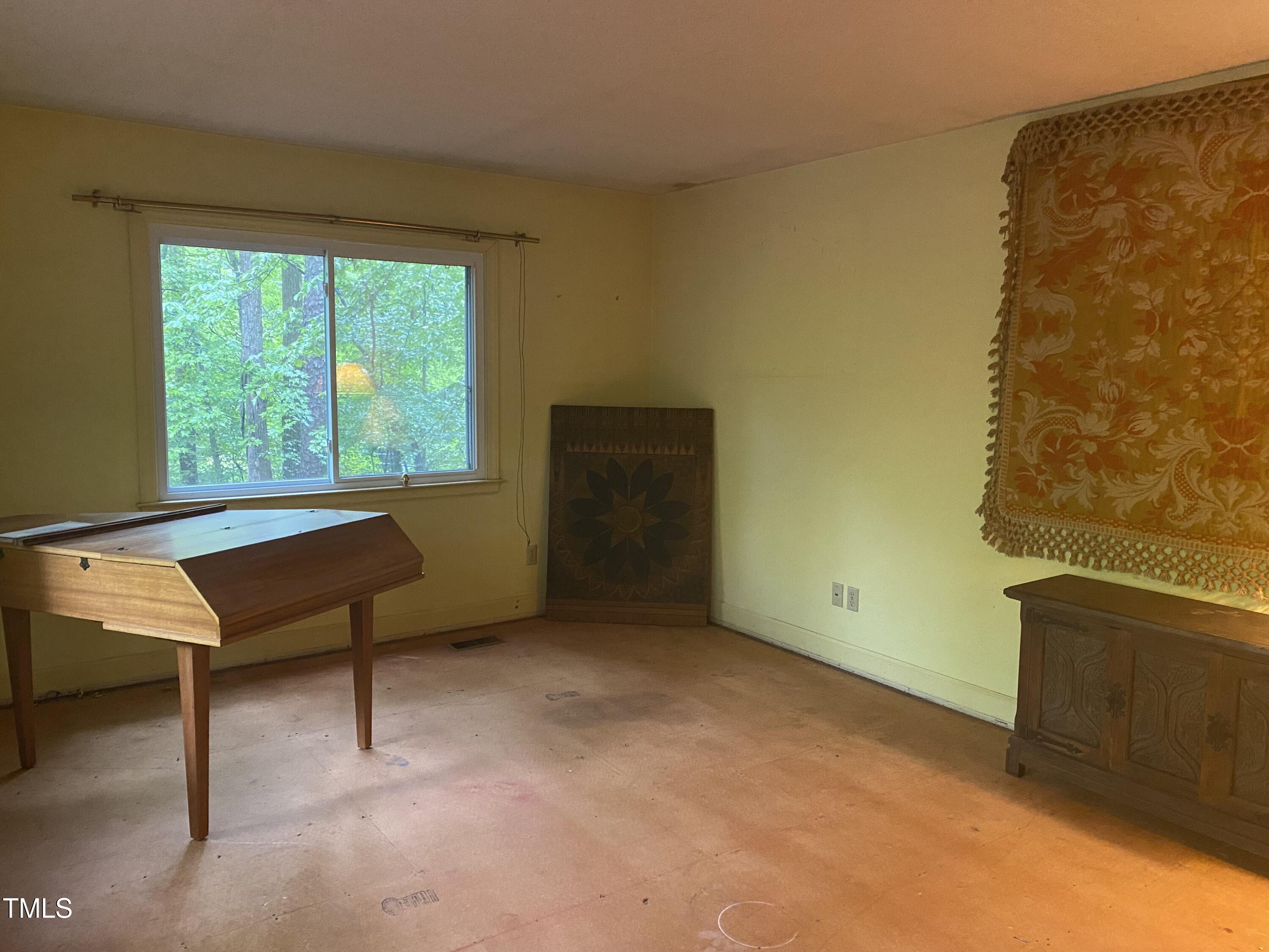 412 North Elliott Road Chapel Hill, NC 27514 - Photo 4 of 15 a room with a chair and a window