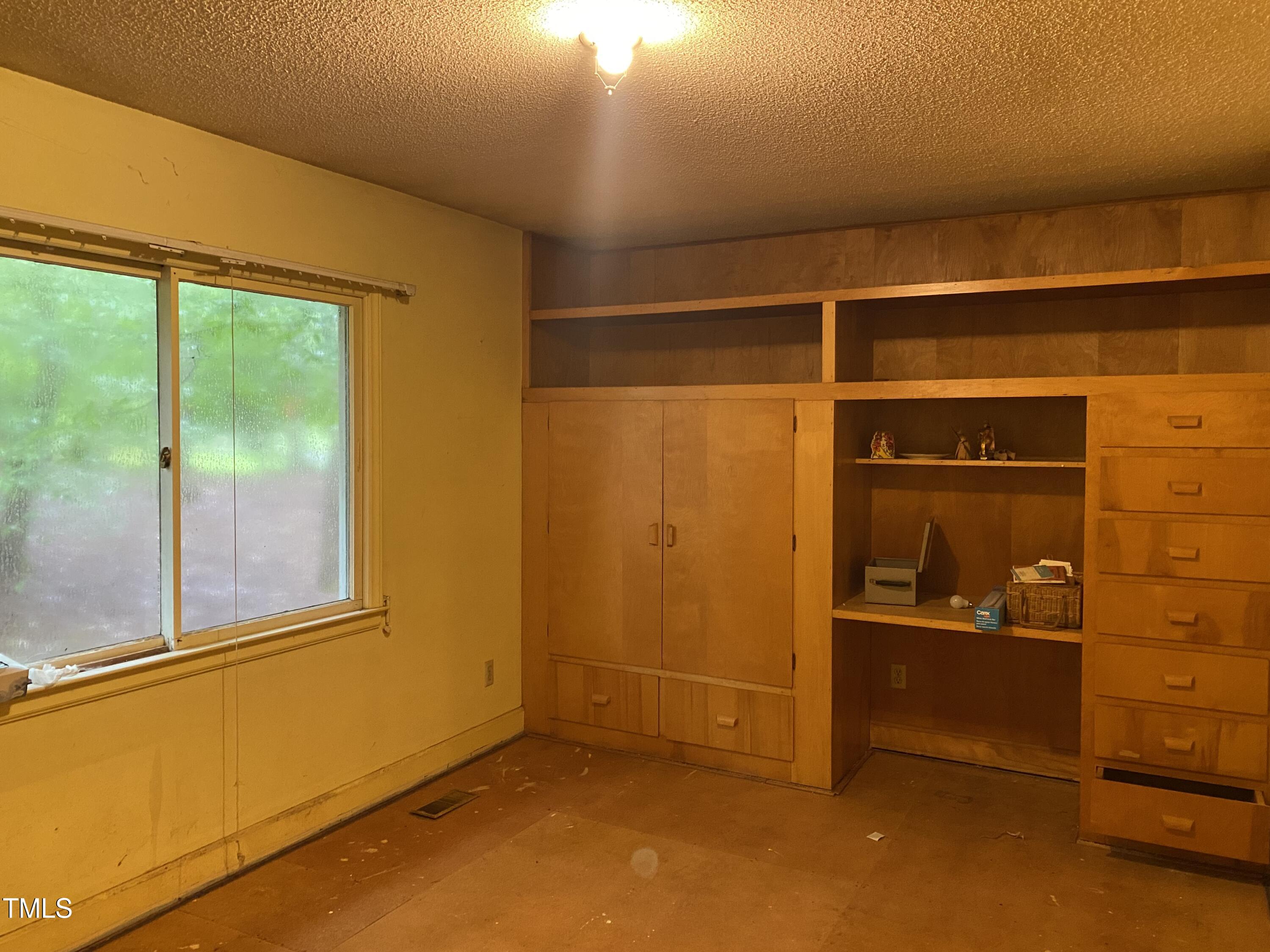 412 North Elliott Road Chapel Hill, NC 27514 - Photo 7 of 15 a view of an empty room with a window