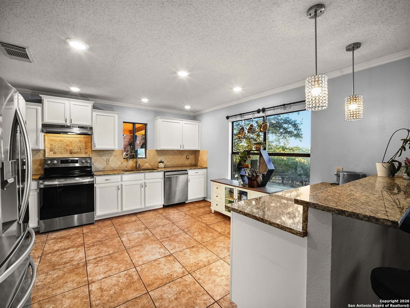 988 Summit Road Lakehills, TX 78063 - Photo 5 of 29