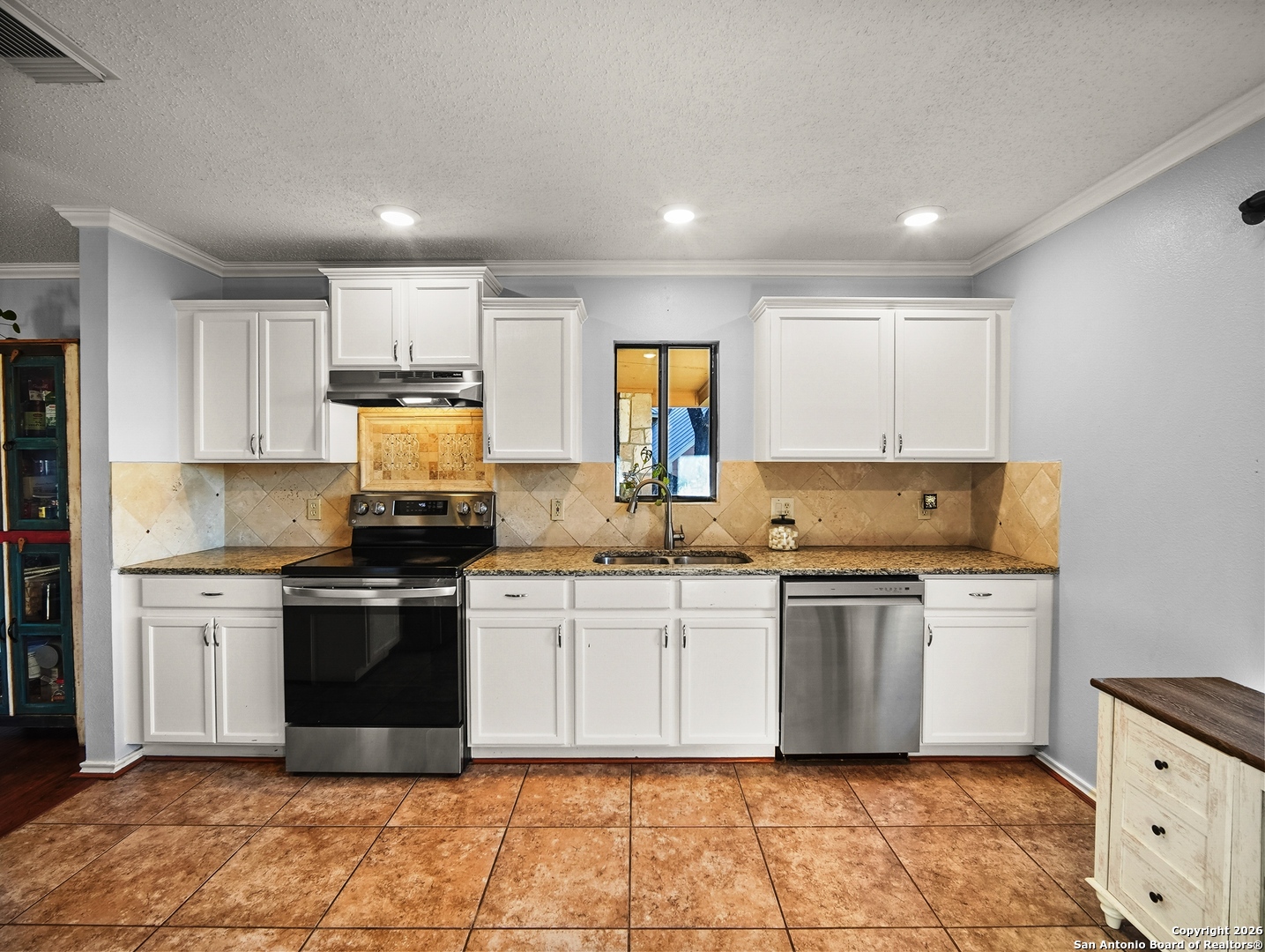 988 Summit Road Lakehills, TX 78063 - Photo 6 of 29