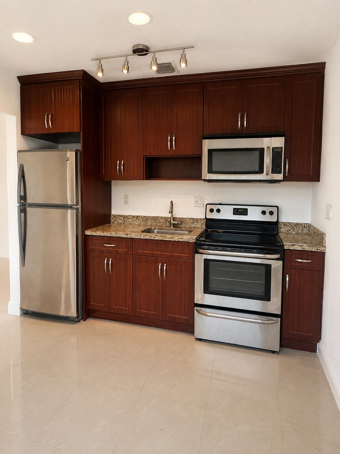101 Southwest 3rd Avenue Boca Raton, FL 33432 - Photo 4 of 8 Kitchen