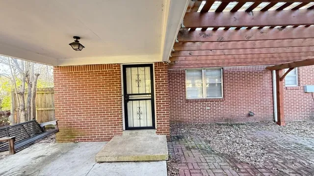 $250,000 | 1305 Cherry Road, Memphis, TN 38117