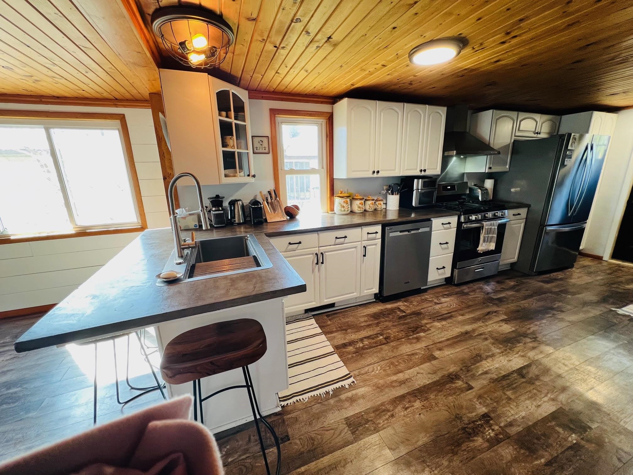 356 Killarney Beach Road Bay City, MI 48706 - Photo 16 of 47