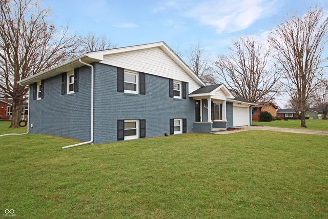 $305,000 | 2320 Locust Drive, Seymour, IN 47274