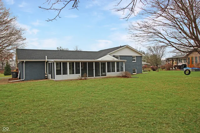 $305,000 | 2320 Locust Drive, Seymour, IN 47274