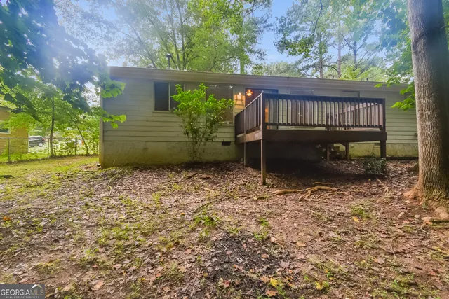 a view of a bench in the backyard