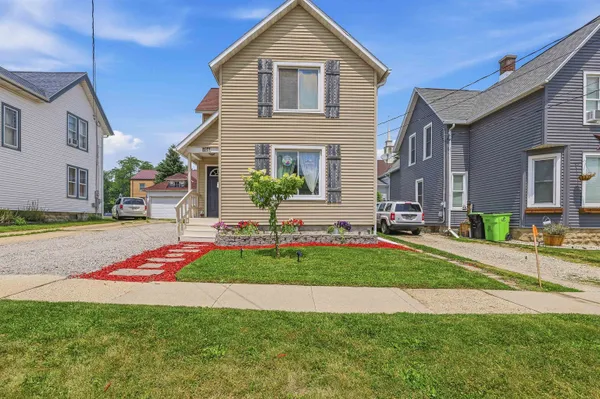 $224,500 | 206 4th Street, Beaver Dam, WI 53916