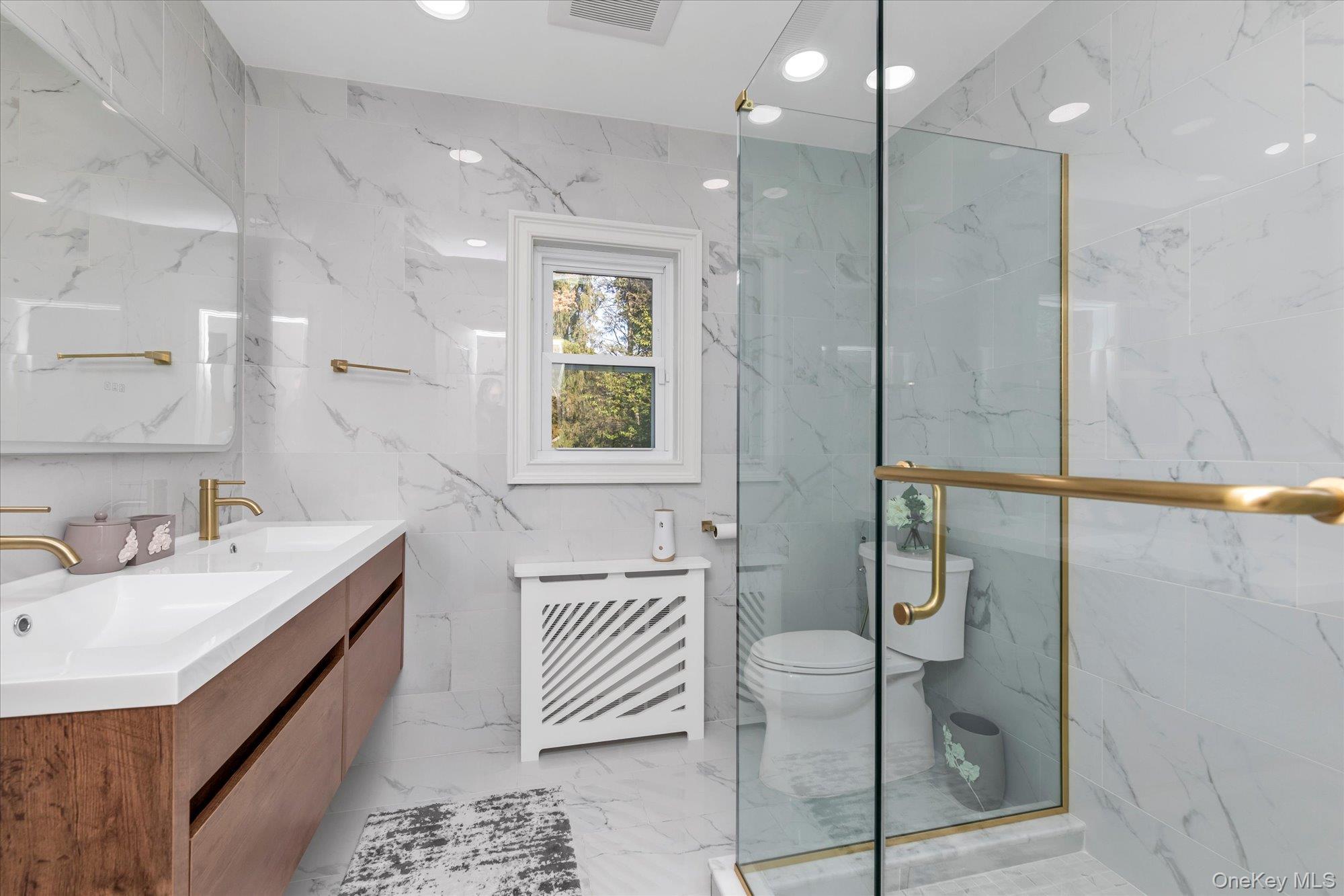47 Pinewood Road Roslyn, NY 11576 - Photo 18 of 22 a bathroom with a double vanity sink and a mirror