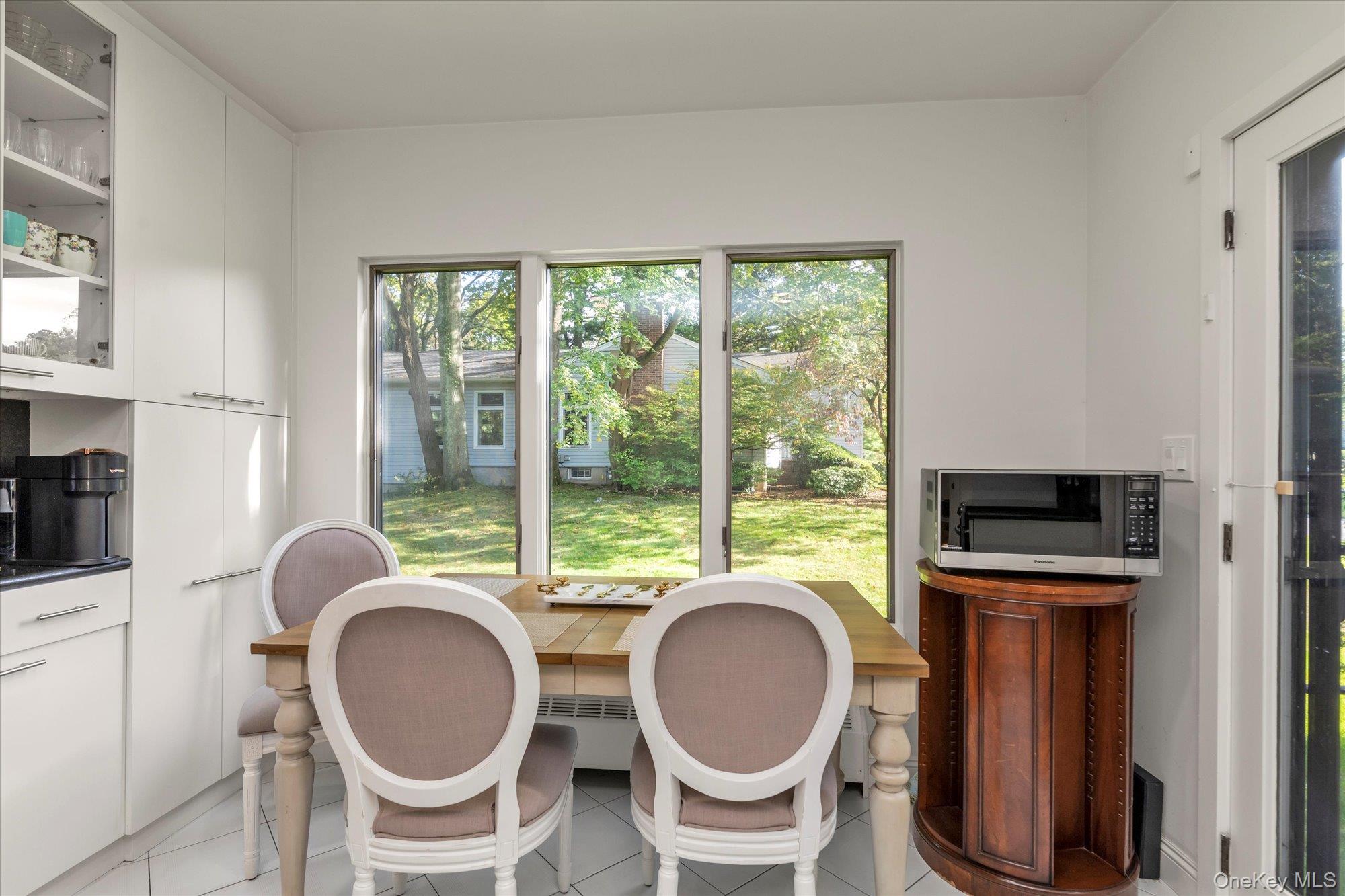 47 Pinewood Road Roslyn, NY 11576 - Photo 9 of 22 a kitchen with a stove a sink and a microwave