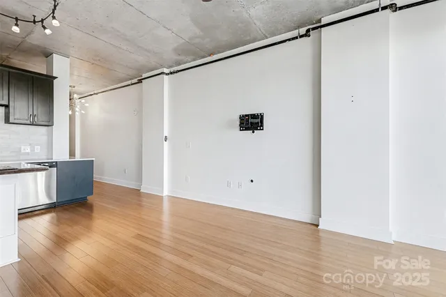 $300,000 | 505 East 6th Street, Unit 1003, Charlotte, NC 28202