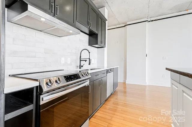 $300,000 | 505 East 6th Street, Unit 1003, Charlotte, NC 28202