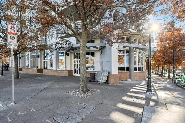$300,000 | 505 East 6th Street, Unit 1003, Charlotte, NC 28202