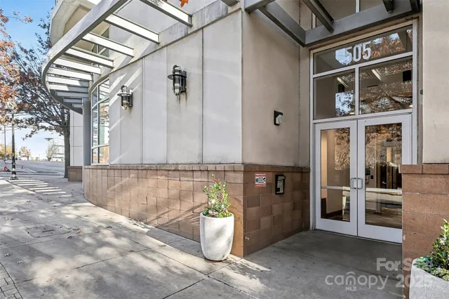$300,000 | 505 East 6th Street, Unit 1003, Charlotte, NC 28202
