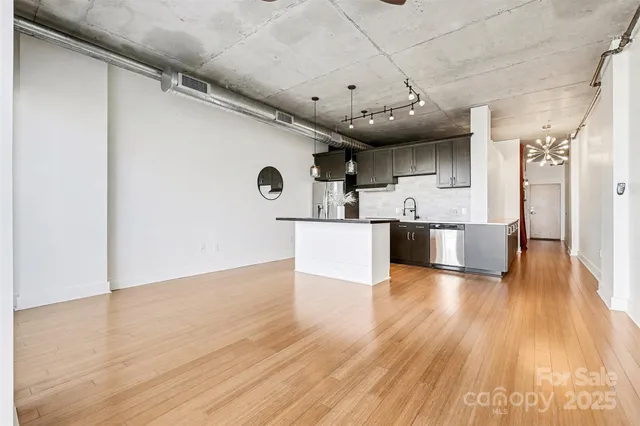 $300,000 | 505 East 6th Street, Unit 1003, Charlotte, NC 28202