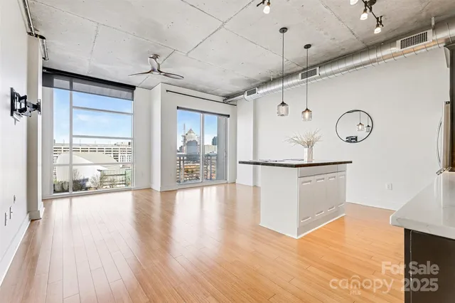 $300,000 | 505 East 6th Street, Unit 1003, Charlotte, NC 28202