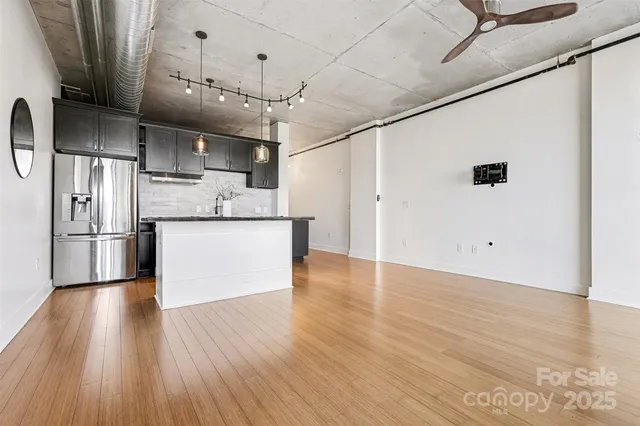 $300,000 | 505 East 6th Street, Unit 1003, Charlotte, NC 28202