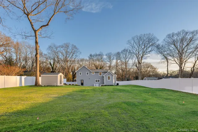 a view of yard with green space and trees