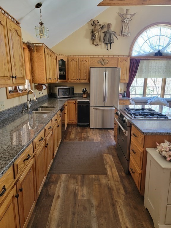 98 Tucker Road New Braintree, MA 01531 - Photo 13 of 41 Gallery Image 13