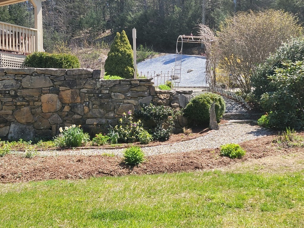 98 Tucker Road New Braintree, MA 01531 - Photo 4 of 41 Gallery Image 4
