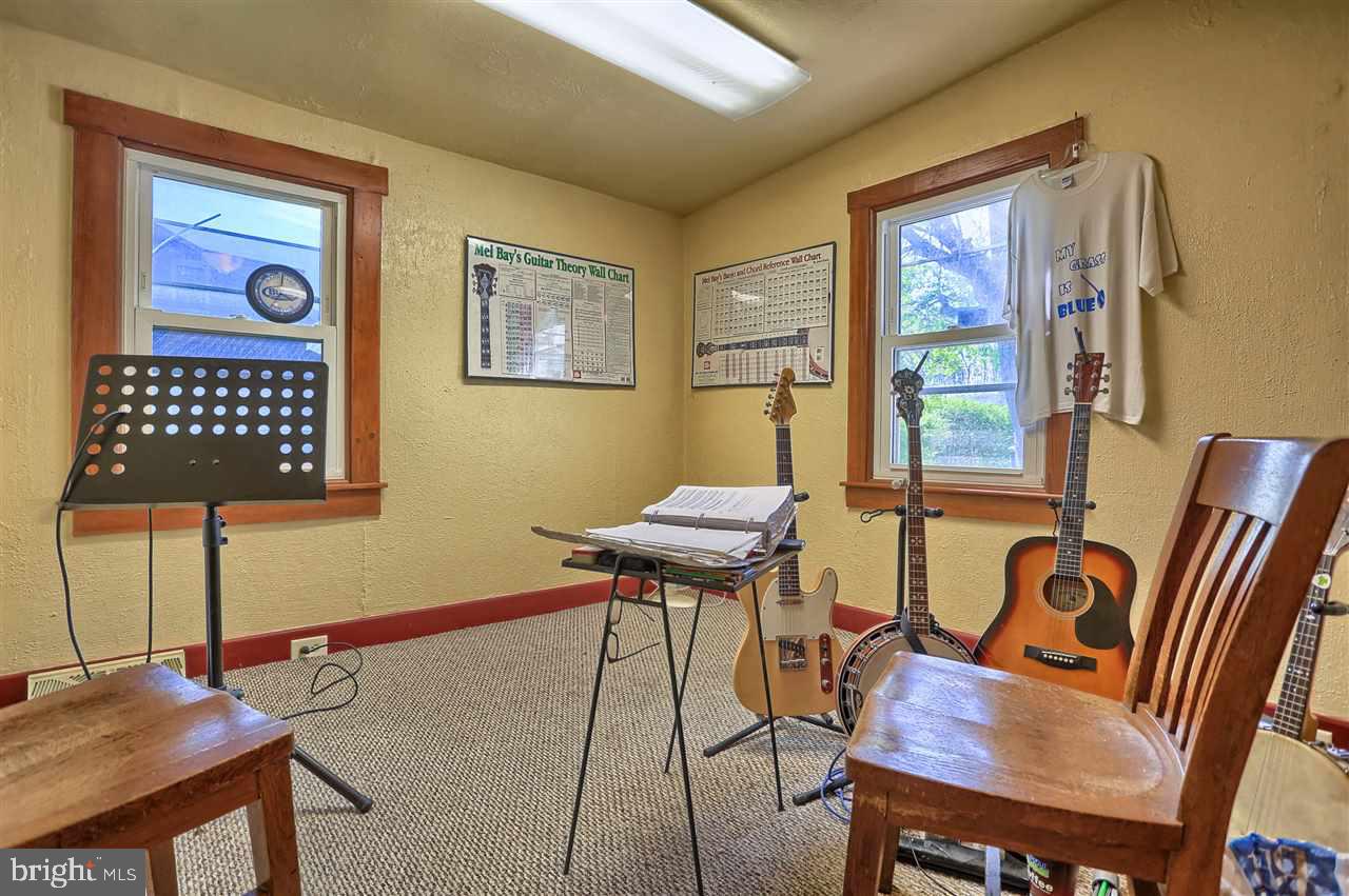 2400 Oakland Road Dover, PA 17315 - Photo 15 of 23 Gallery Image 15
