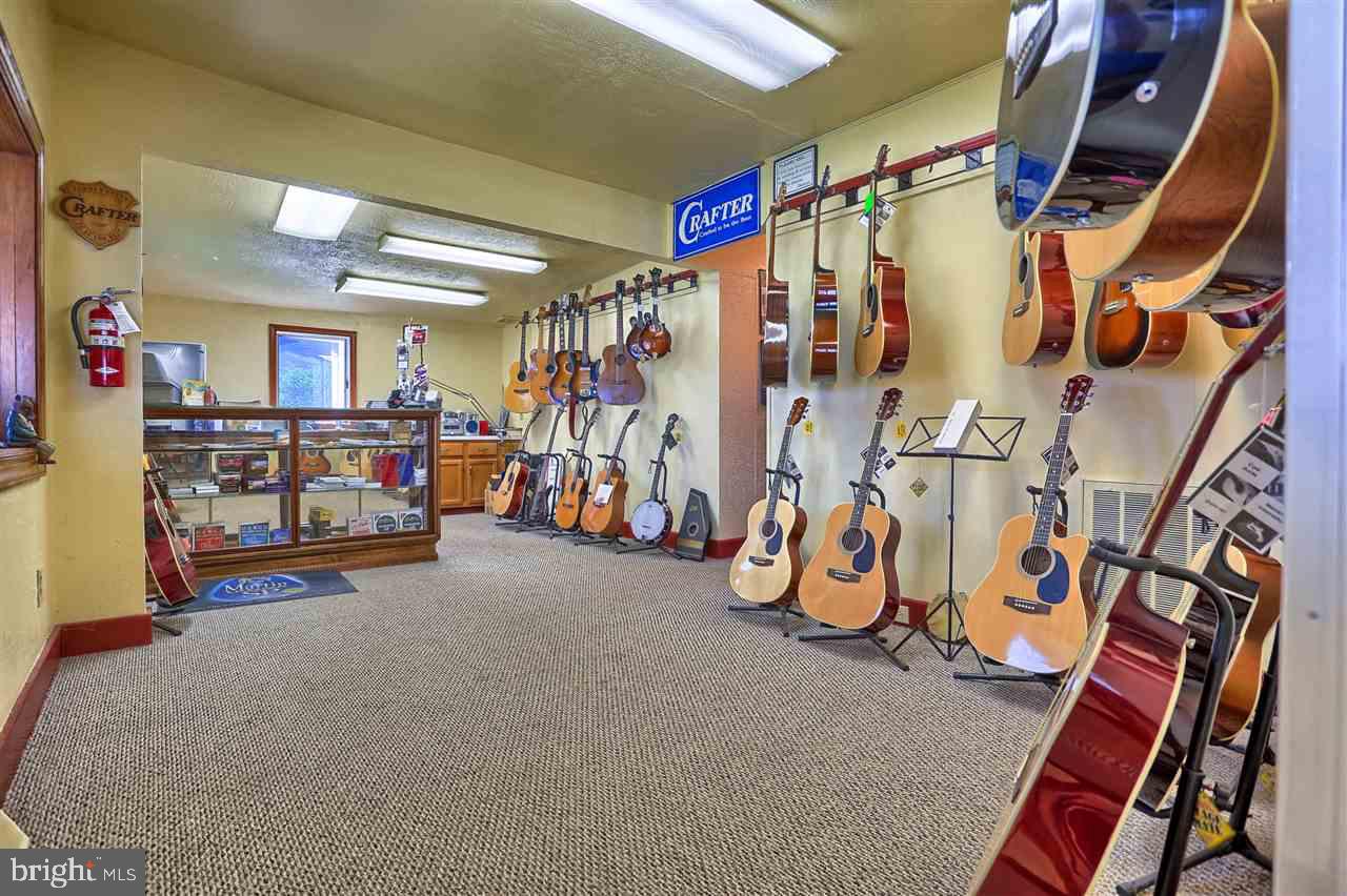 2400 Oakland Road Dover, PA 17315 - Photo 3 of 23 Gallery Image 3