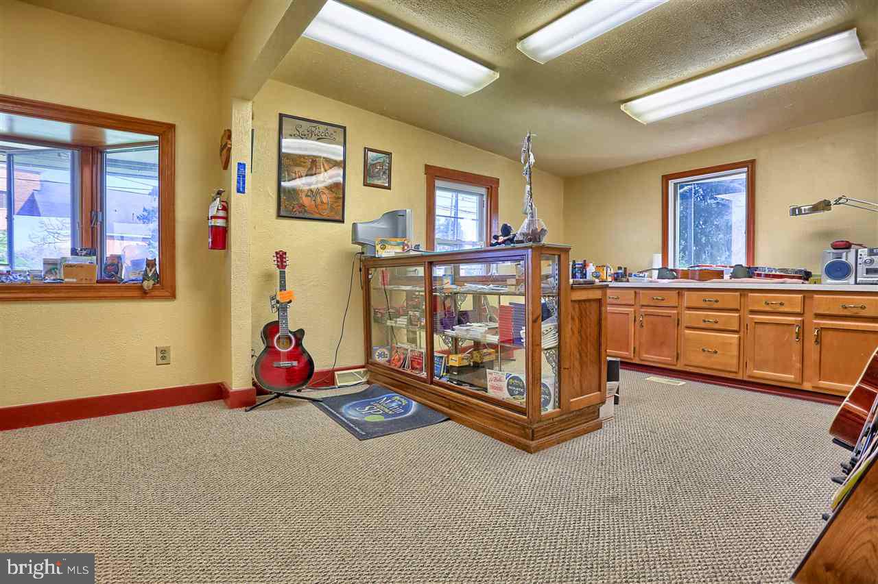 2400 Oakland Road Dover, PA 17315 - Photo 5 of 23 Gallery Image 5