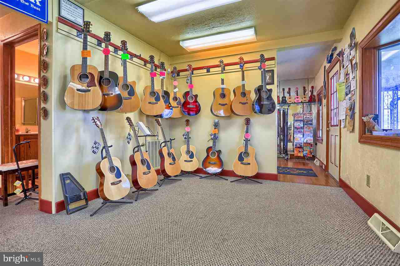 2400 Oakland Road Dover, PA 17315 - Photo 6 of 23 Gallery Image 6