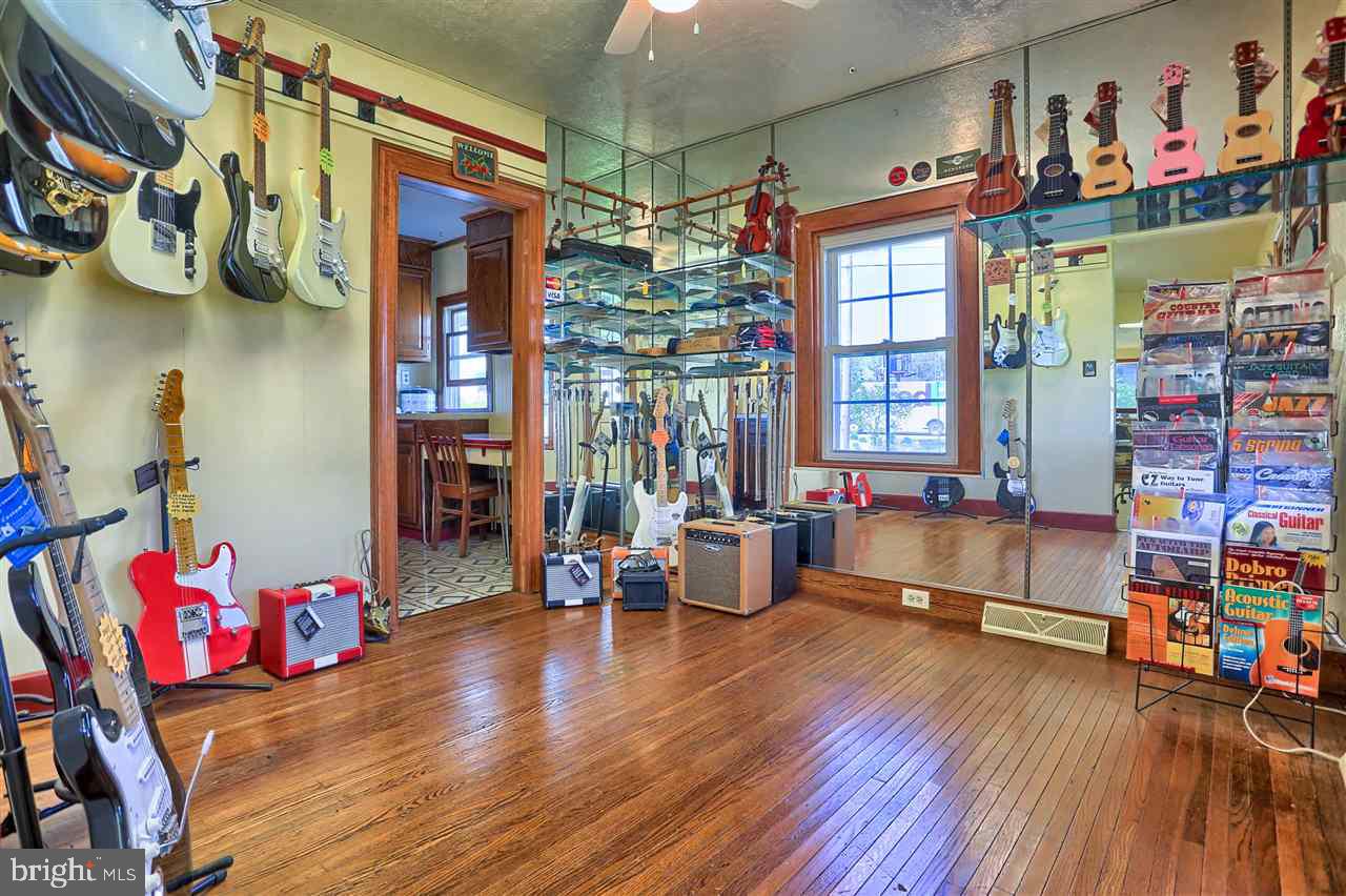 2400 Oakland Road Dover, PA 17315 - Photo 7 of 23 Gallery Image 7