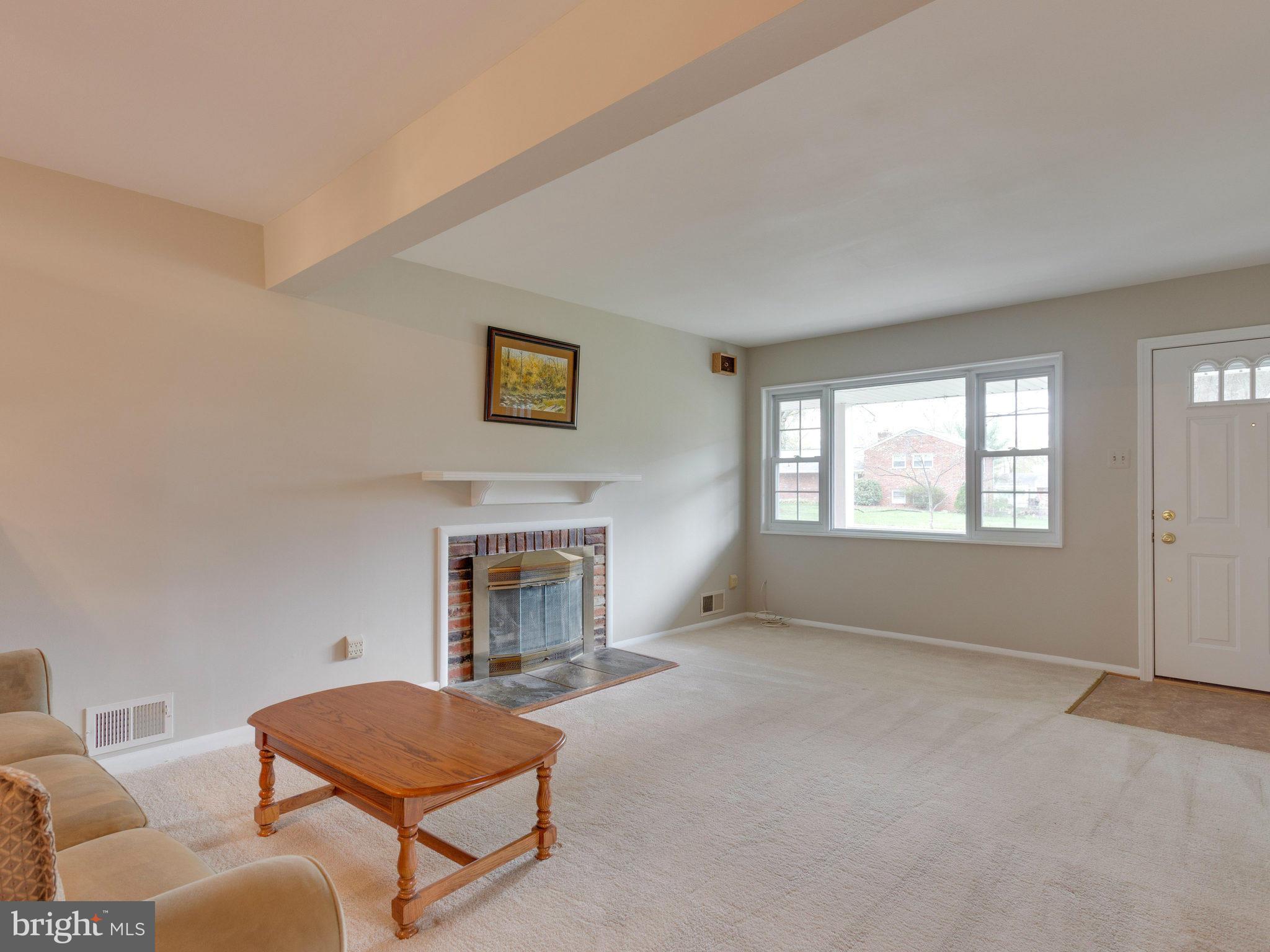 5506 Hinton Street Springfield, VA 22151 - Photo 3 of 30 Living Room