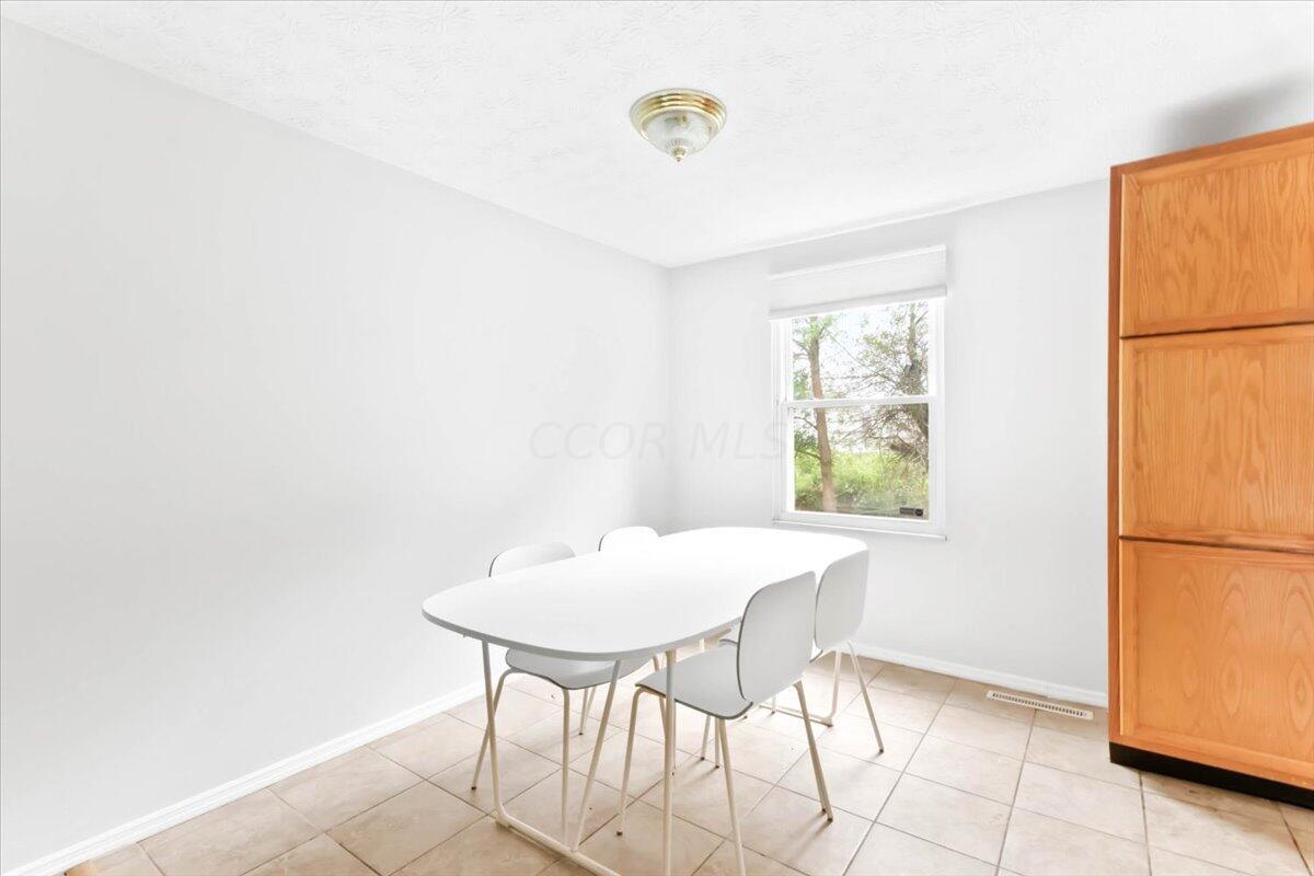 08-Dining Area