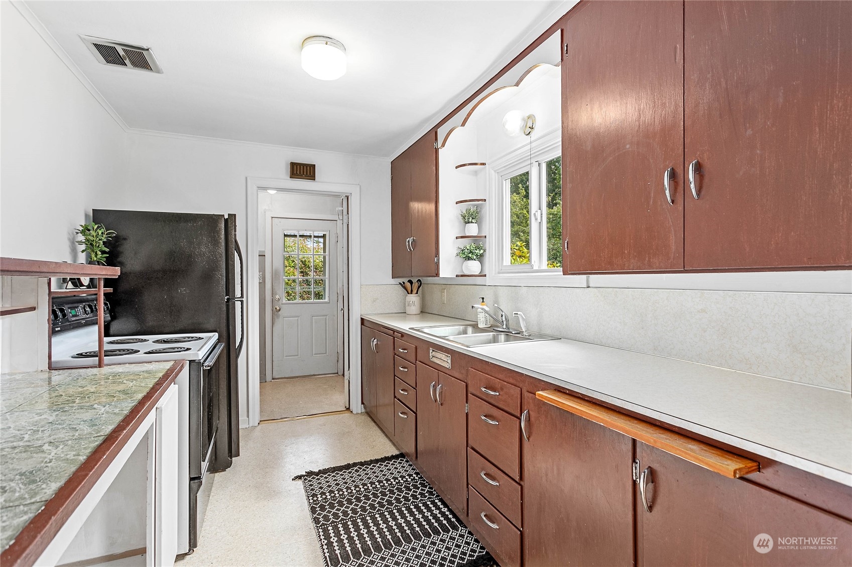 3018 Ellis Street Bellingham, WA 98225 - Photo 8 of 26 Gallery Image 8