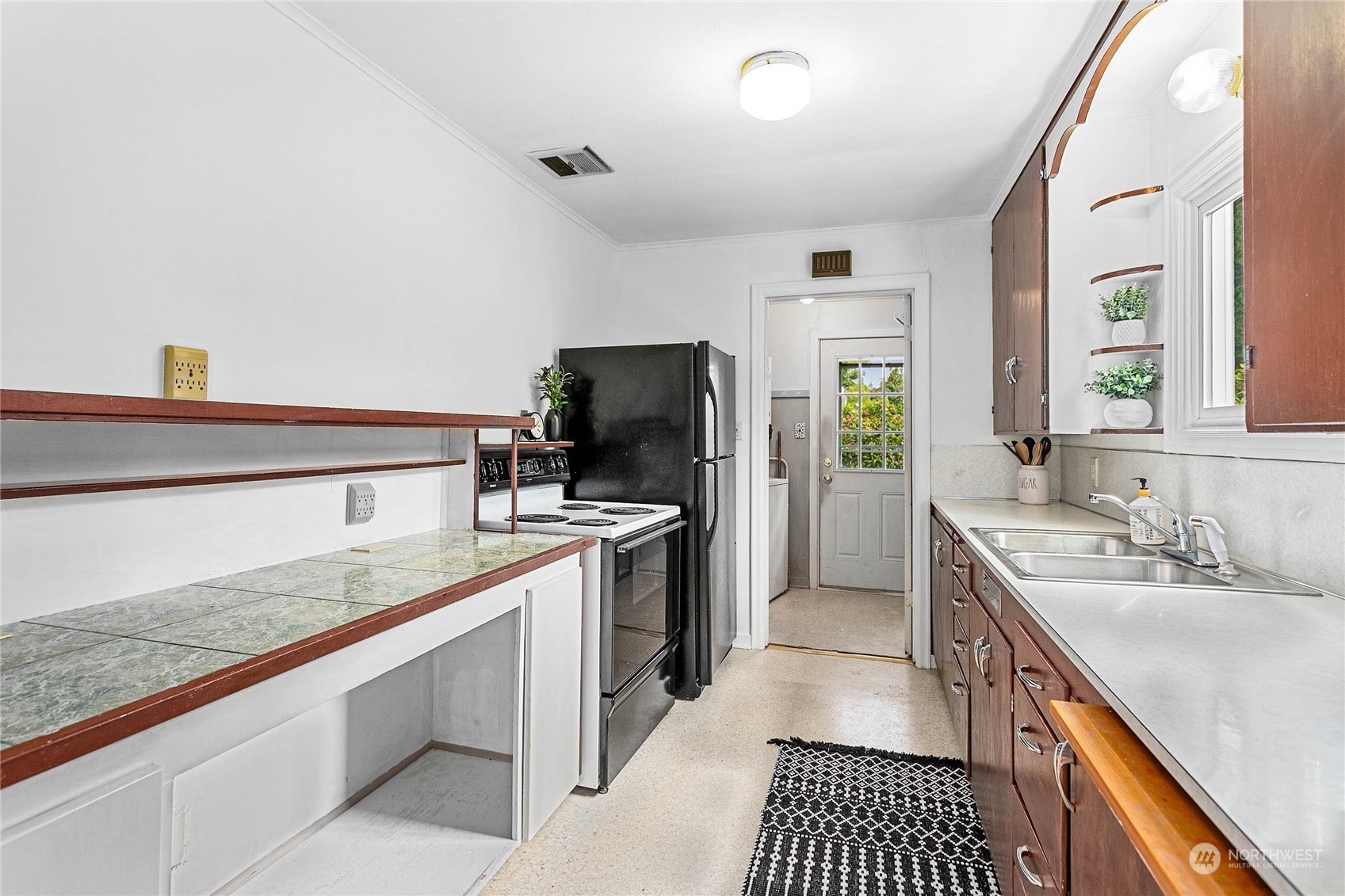 3018 Ellis Street Bellingham, WA 98225 - Photo 9 of 26 Gallery Image 9
