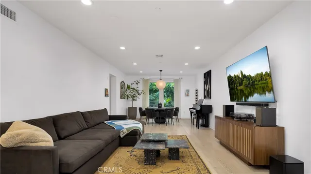$1,229,000 | 4240 Laurel Canyon Boulevard, Unit 306, Studio City, CA 91604