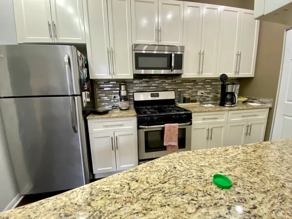 $3,195 | 1657 North Halsted Street, Unit 1R, Chicago, IL 60614