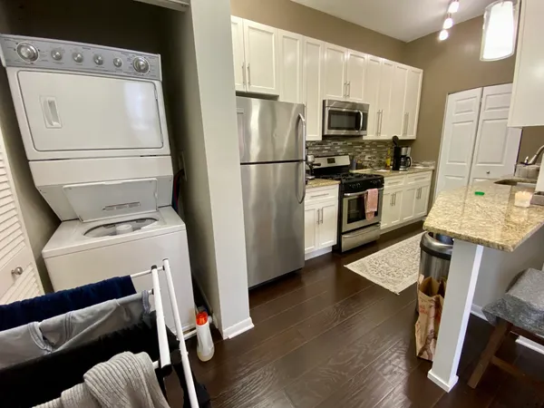$3,195 | 1657 North Halsted Street, Unit 1R, Chicago, IL 60614