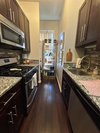 $3,195 | 1657 North Halsted Street, Unit 1R, Chicago, IL 60614