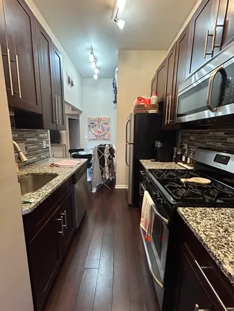 $3,195 | 1657 North Halsted Street, Unit 1R, Chicago, IL 60614