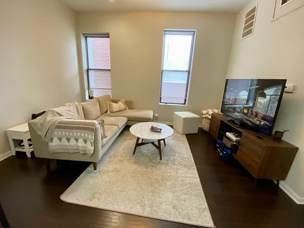 $3,195 | 1657 North Halsted Street, Unit 1R, Chicago, IL 60614