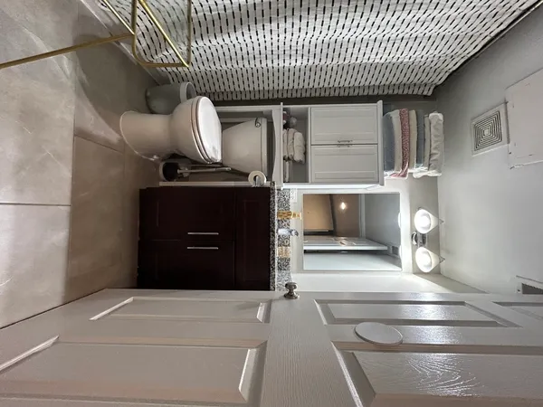 $3,195 | 1657 North Halsted Street, Unit 1R, Chicago, IL 60614