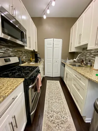 $3,195 | 1657 North Halsted Street, Unit 1R, Chicago, IL 60614