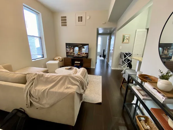 $3,195 | 1657 North Halsted Street, Unit 1R, Chicago, IL 60614
