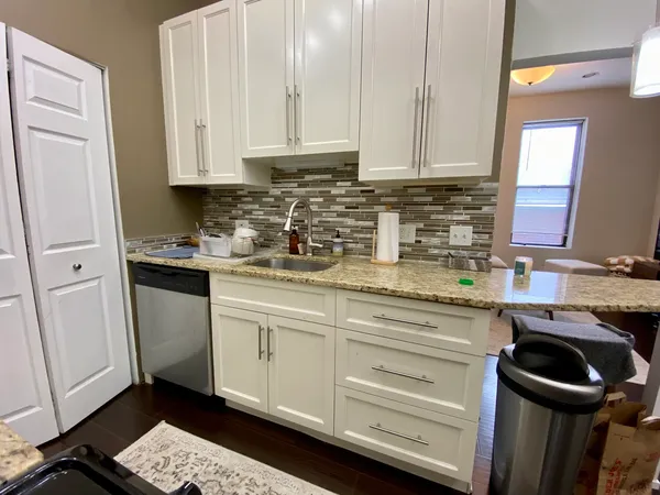 $3,195 | 1657 North Halsted Street, Unit 1R, Chicago, IL 60614